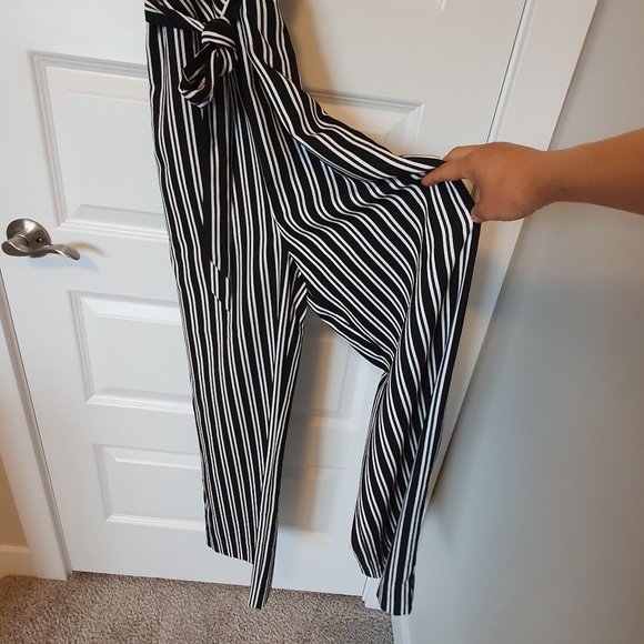 NWOT - Banana Republic jumpsuit (size 2) - Picture 3 of 5